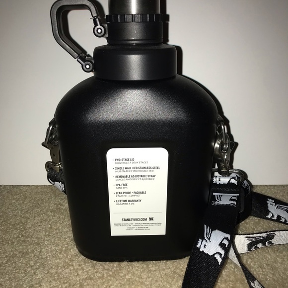 Stanley Black Classic Canteen brand New with tags - Picture 3 of 3